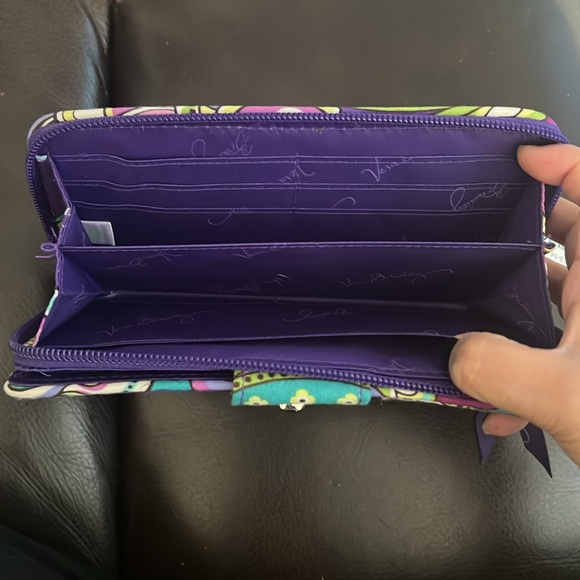 NWT - Vera Bradley Turn Lock Wallet (Retired). - Picture 6 of 10